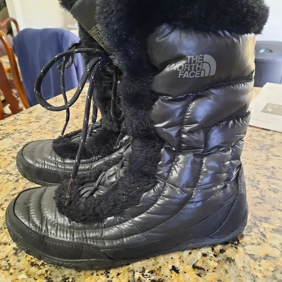 The North Face Shoes - The North Face Ortholite Black Goose Down Quilted Faux Fur Trim Boots Womens 9